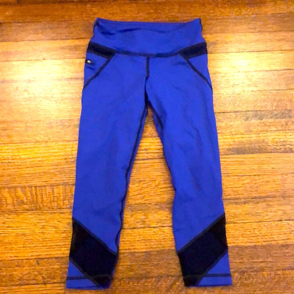 V M M V Yoga pants great condition cropped